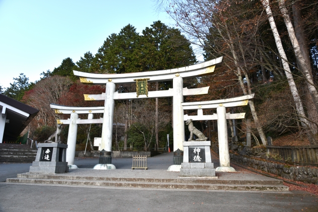 三峰神社三ツ鳥居